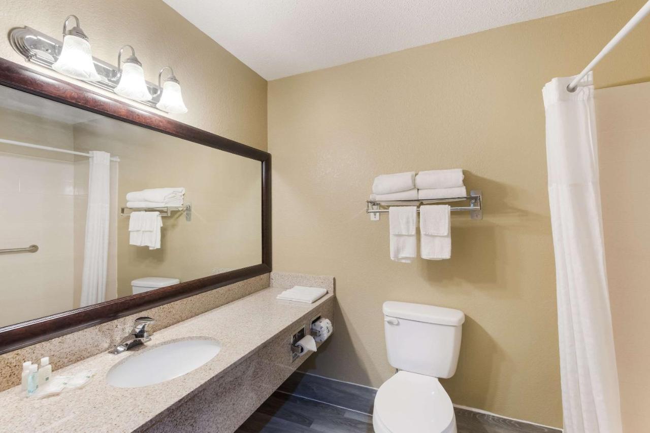 Quality Inn Upper Sandusky Экстерьер фото