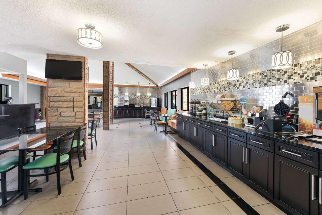 Quality Inn Upper Sandusky Экстерьер фото